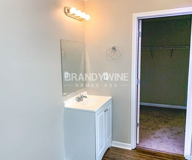 Building Photo - Captivating 4BR! A remarkable find