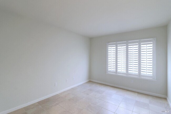 Building Photo - 359 Glenn Lakes Dr