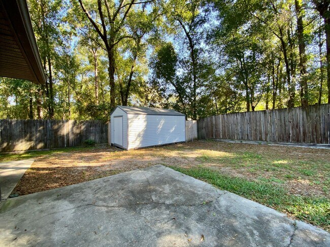 Building Photo - Three bedroom two bathroom Inverness Highlands Home