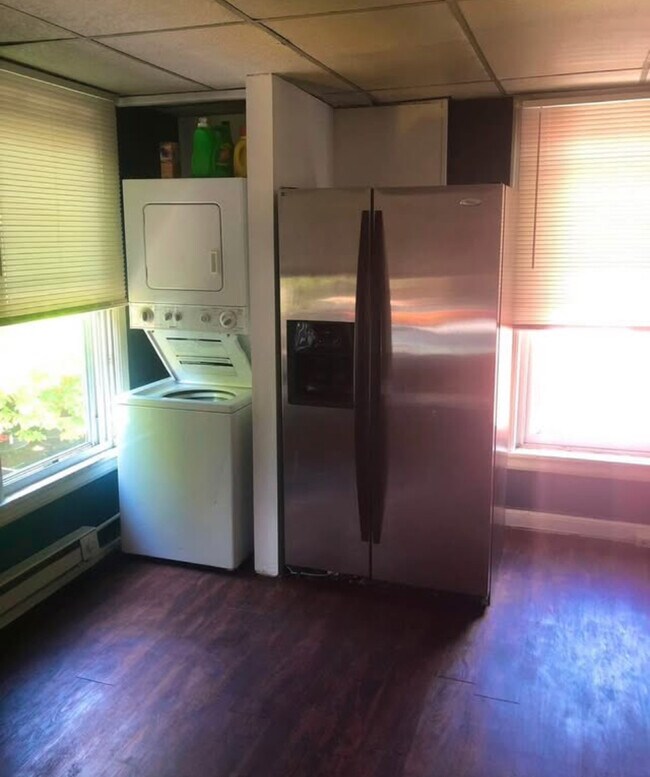 Kitchen - 305 W Biddle St