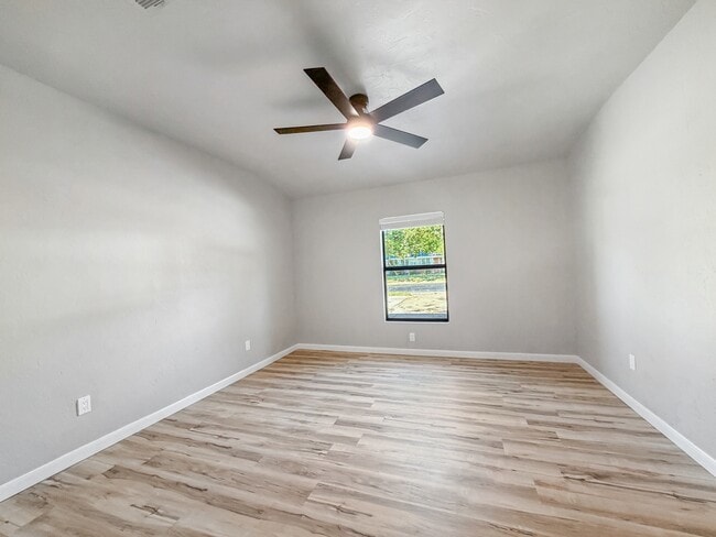 Building Photo - 1702 W Boyd St