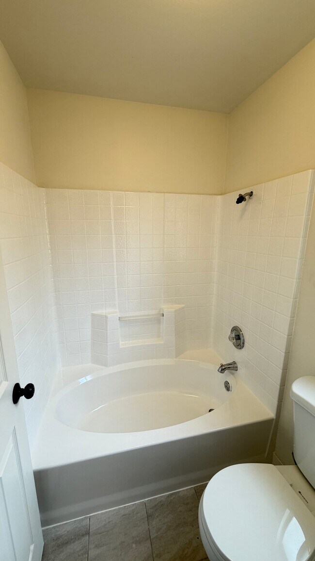 Building Photo - 5709 Kensington Pl