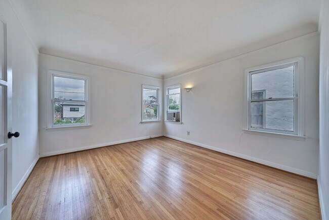 Building Photo - 1237 Hi Point St