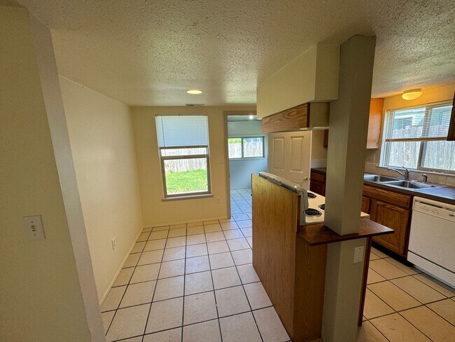 Building Photo - 1048/A/