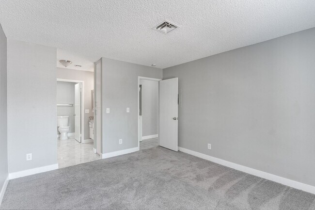 Building Photo - Stylish Upstairs Condo with Dual Primary S...