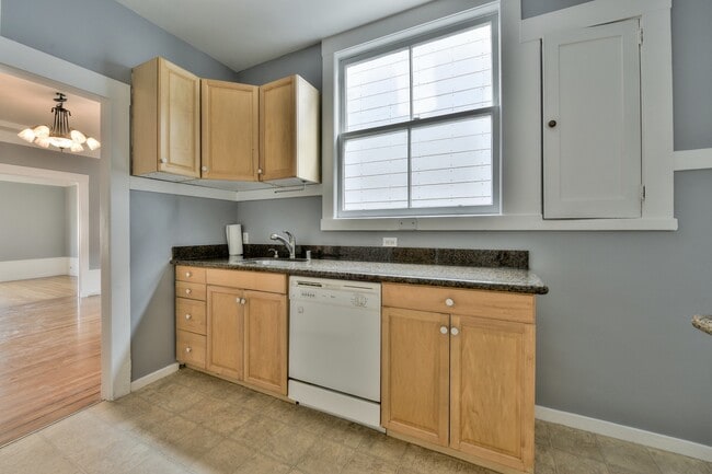 Building Photo - Baker Street 2753-55