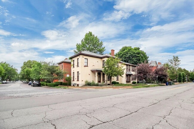 Building Photo - 174 Reinhard Ave