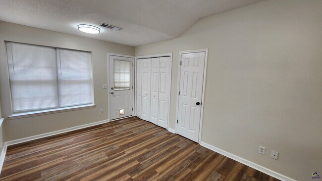 Building Photo - 80 Hamilton Woods Dr