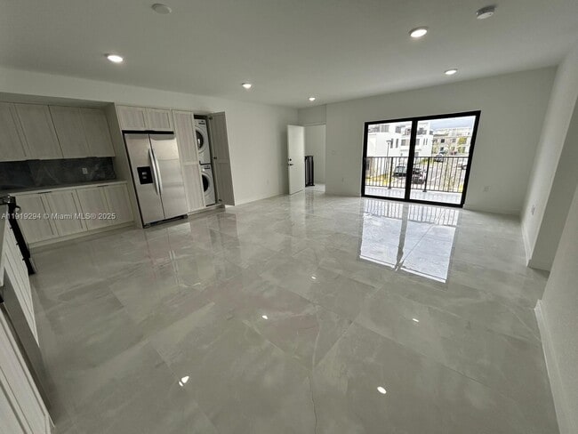 Building Photo - 14568 SW 261 St Ter