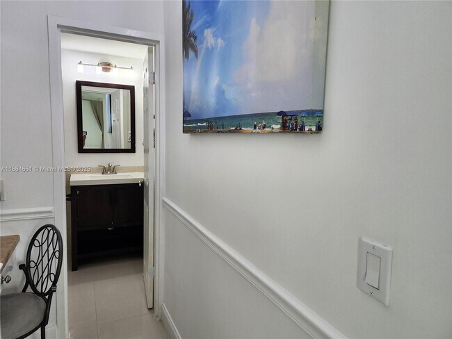 Building Photo - 3505 S Ocean Dr