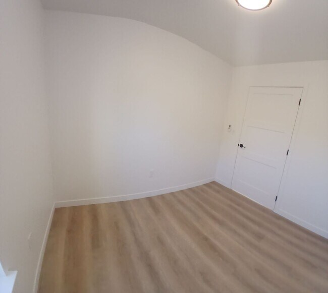 Building Photo - PRIME CAL POLY LOCATION!!
