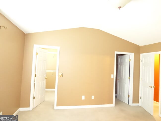 Building Photo - 1465 April Ln