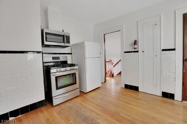 Building Photo - 65 10th St