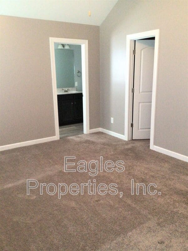 Building Photo - 511 Planters Ridge Dr