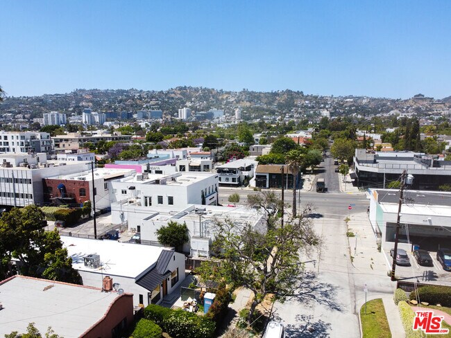Building Photo - 642 N La Jolla Ave
