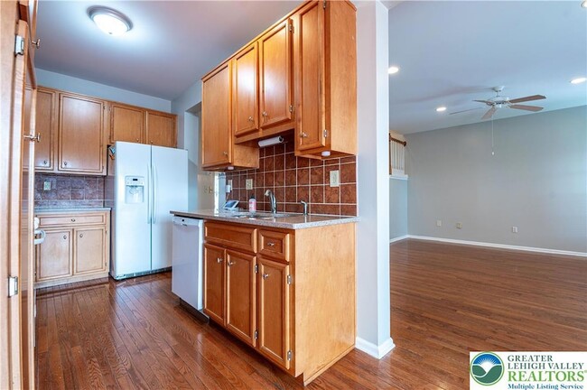 Building Photo - 11 Cobblestone Dr