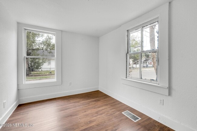 Building Photo - 2106 Moncrief Rd