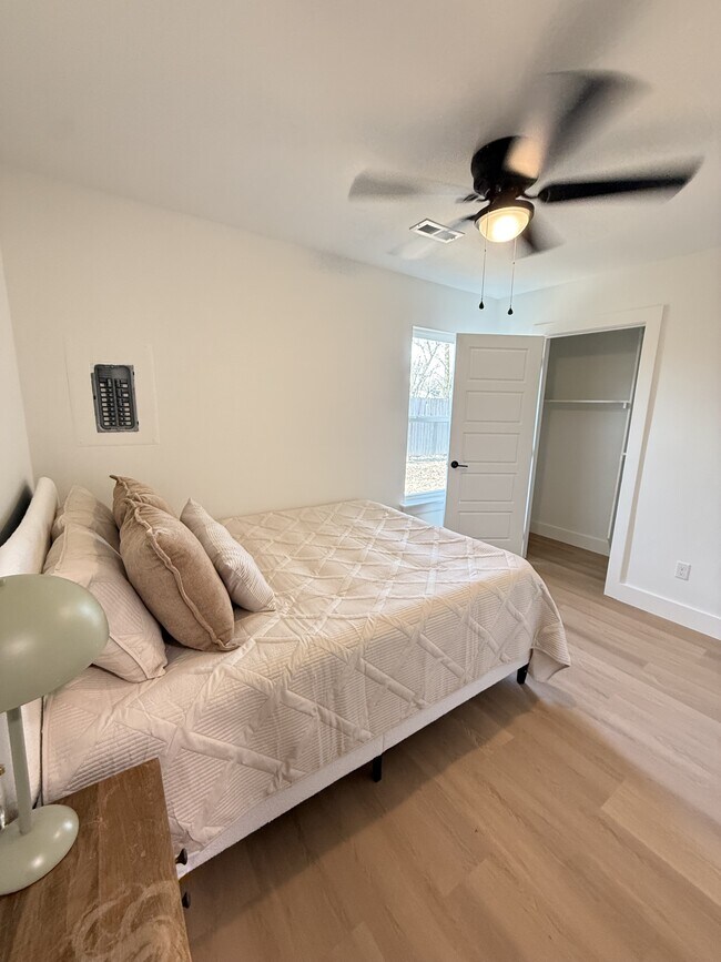 Building Photo - 1172 W Cato Springs Rd