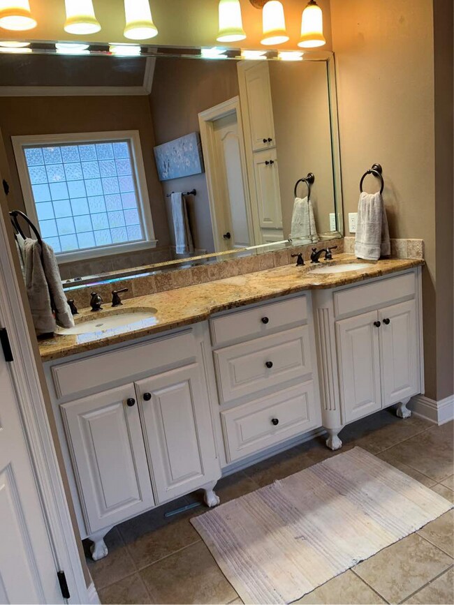 Building Photo - Rental in Gated Community
