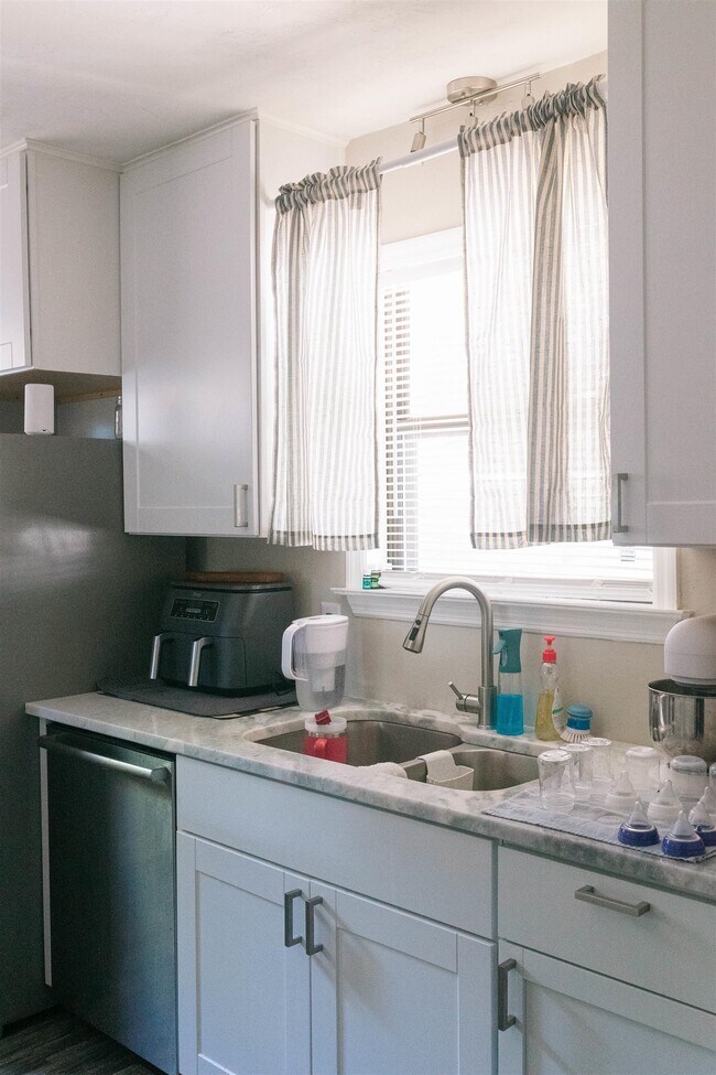 Building Photo - 2597 Panther Creek Rd