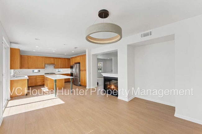 Building Photo - 4 Bedroom 2.5 Bath in Oxnard
