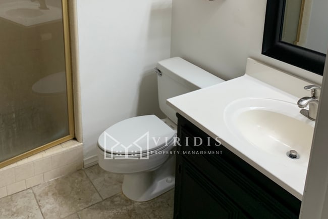 Building Photo - 1001 Mohawk St