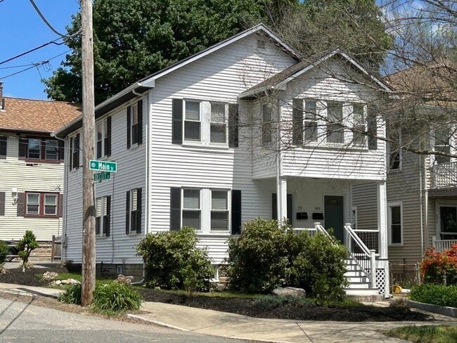 Building Photo - 549 Main St