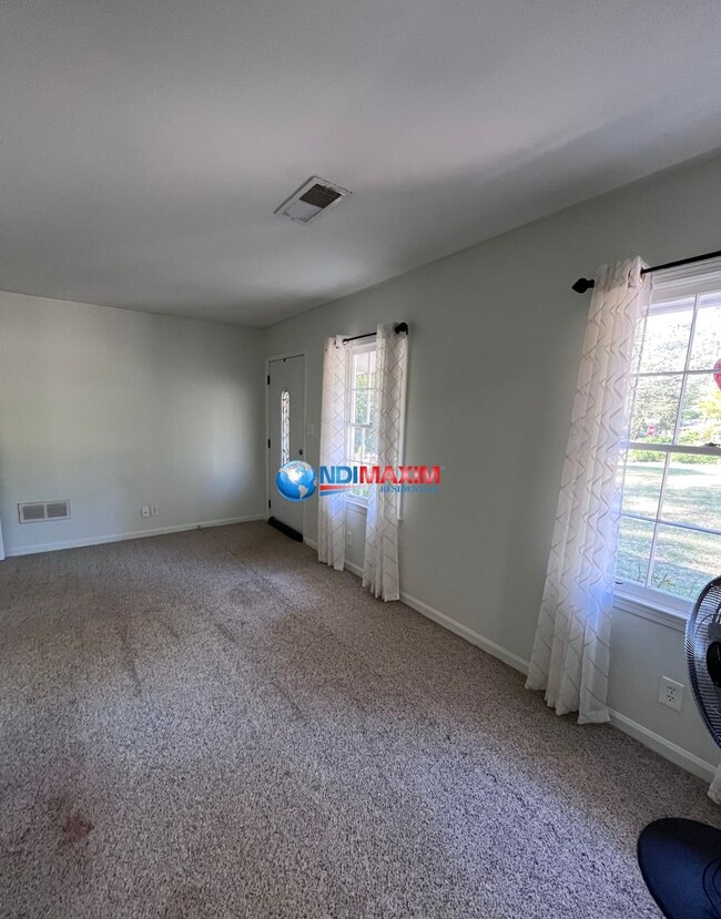 Building Photo - Beautiful ranch in PARKVIEW cluster in Lil...