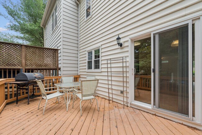 Building Photo - Great Location for schools, shopping and d...