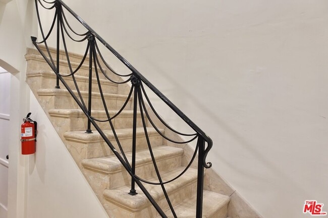 Building Photo - 906 Croft Ave