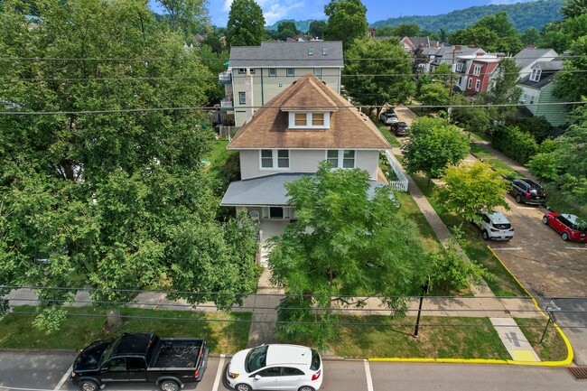 Building Photo - US OPEN PITTSBURGH RENTAL- 3 B 2.1 BATH AS...