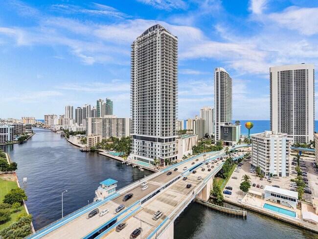 Building Photo - 2602 E Hallandale Beach Blvd