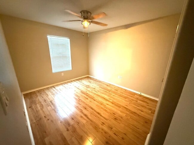 Building Photo - 9310 Albany Dr