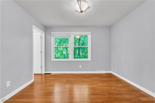 Building Photo - 33555 Wagon Wheel Dr