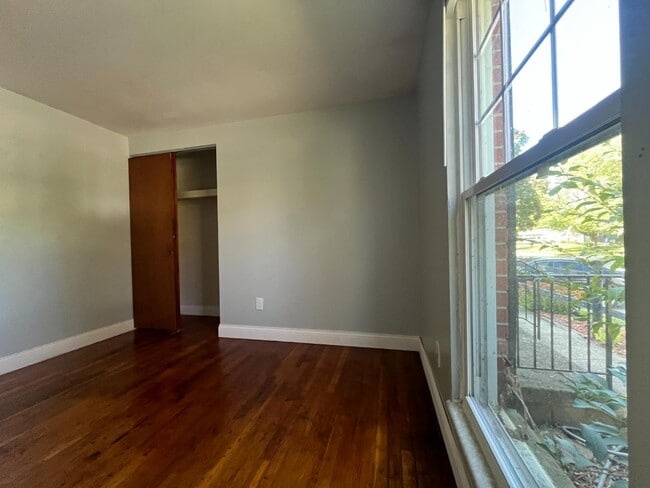 Building Photo - 1413 Cardwell Square S