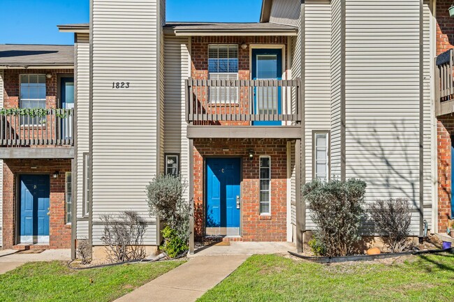 Primary Photo - RIVER CROSSING TOWNHOME - 2BD -2.5BA - GRE...