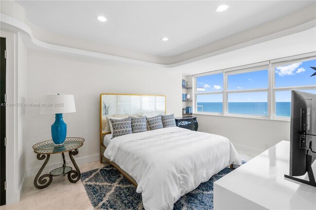 Building Photo - 209 N Fort Lauderdale Beach Blvd