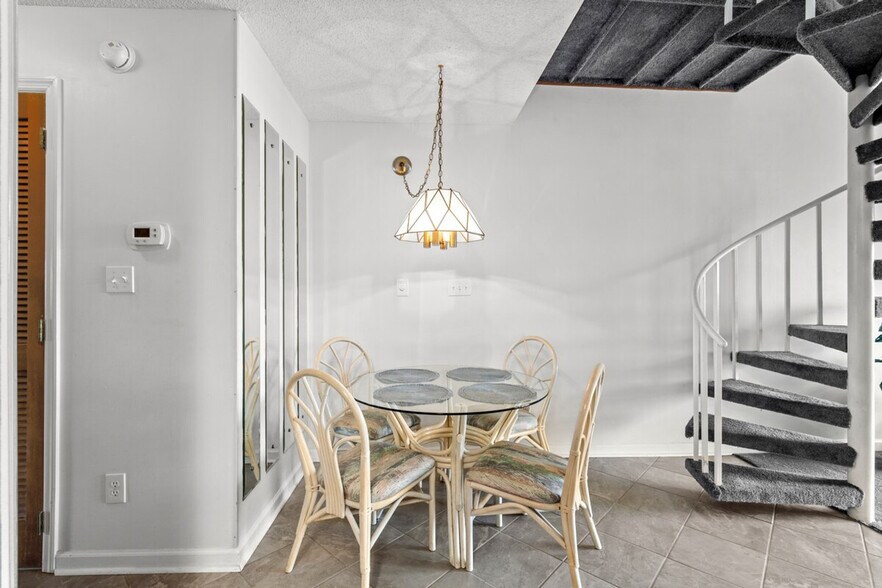 Building Photo - 1930 Bent Grass Dr