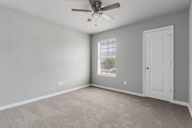 Building Photo - 2336 Homewood Ln