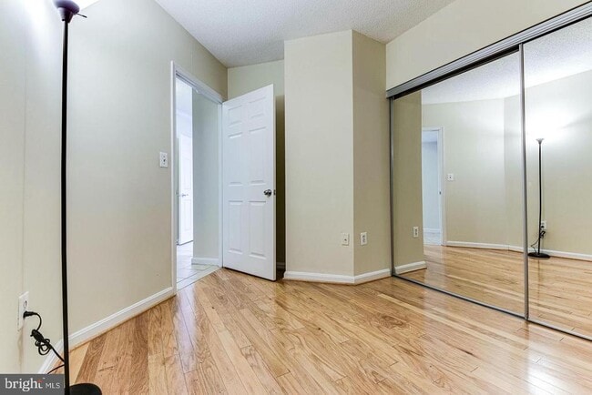 Building Photo - 3101 N Hampton Dr