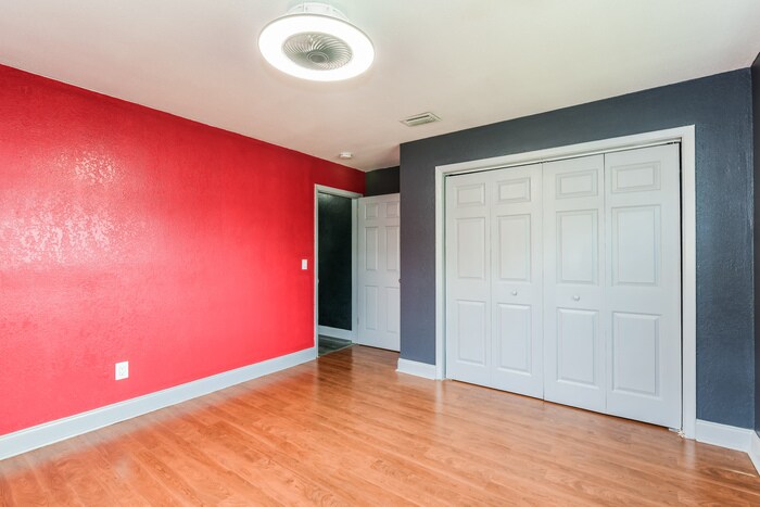 Building Photo - 754 Ave N SE