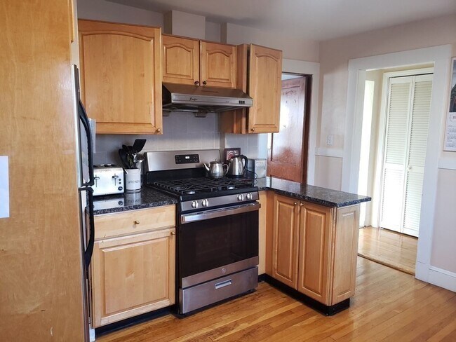 Building Photo - 60 Elliot Ave