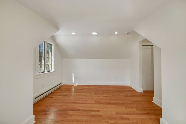 Building Photo - 42 Brookfield Rd