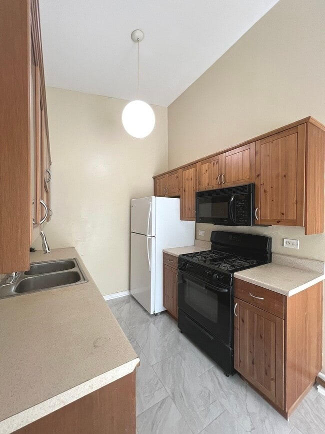 Building Photo - 341 Jefferson Ct