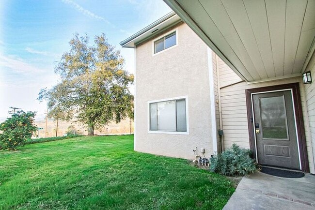 Building Photo - Modern 3 Bed Home for Rent in Riverside CA 92507 Garage Available