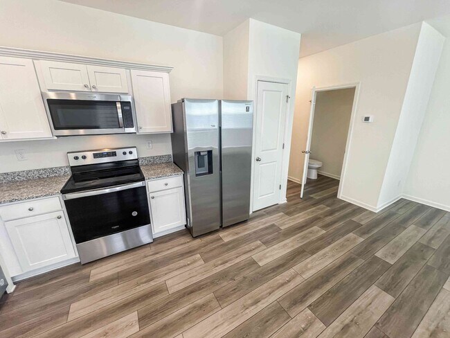 Building Photo - Cartersville Townhome - 3BR/2.5BA