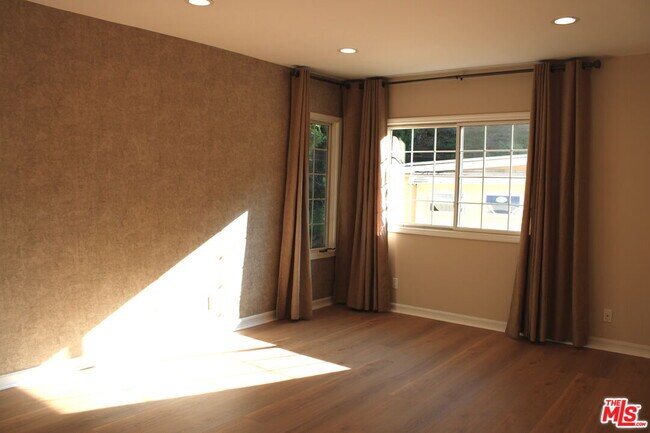 Building Photo - 11502 Dona Teresa Dr