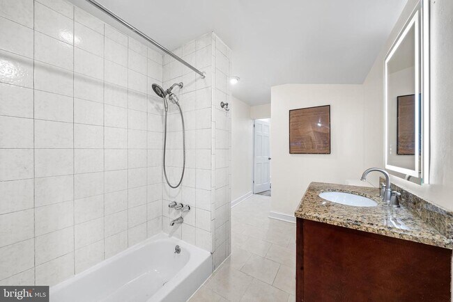 Building Photo - 1114 Snyder Ave