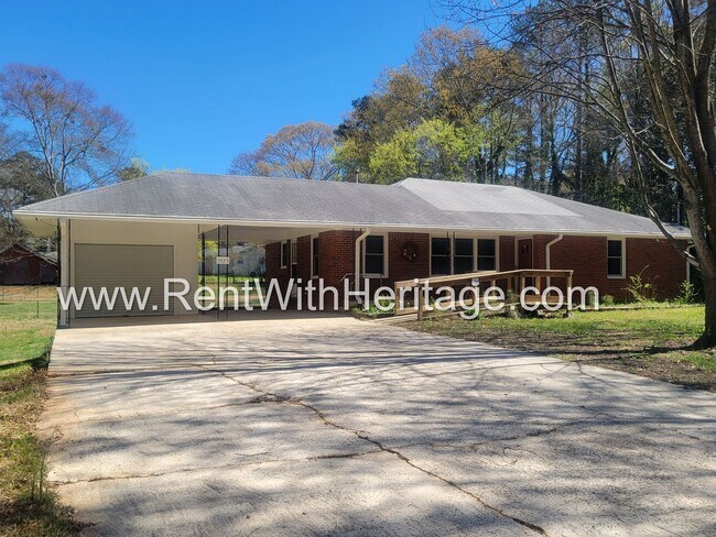 Building Photo - GRAMPA'S BUNGELOW - AWESOME BRICK RANCH WITH FULL UNFINISHED BASEMENT / GREAT LOCATION