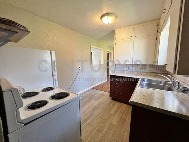 Building Photo - Cute 2/1/1 in Fort Worth Ready For Move-In!